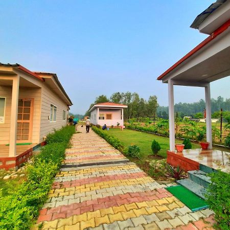Corbett Veda Inn Рамнагар Екстериор снимка