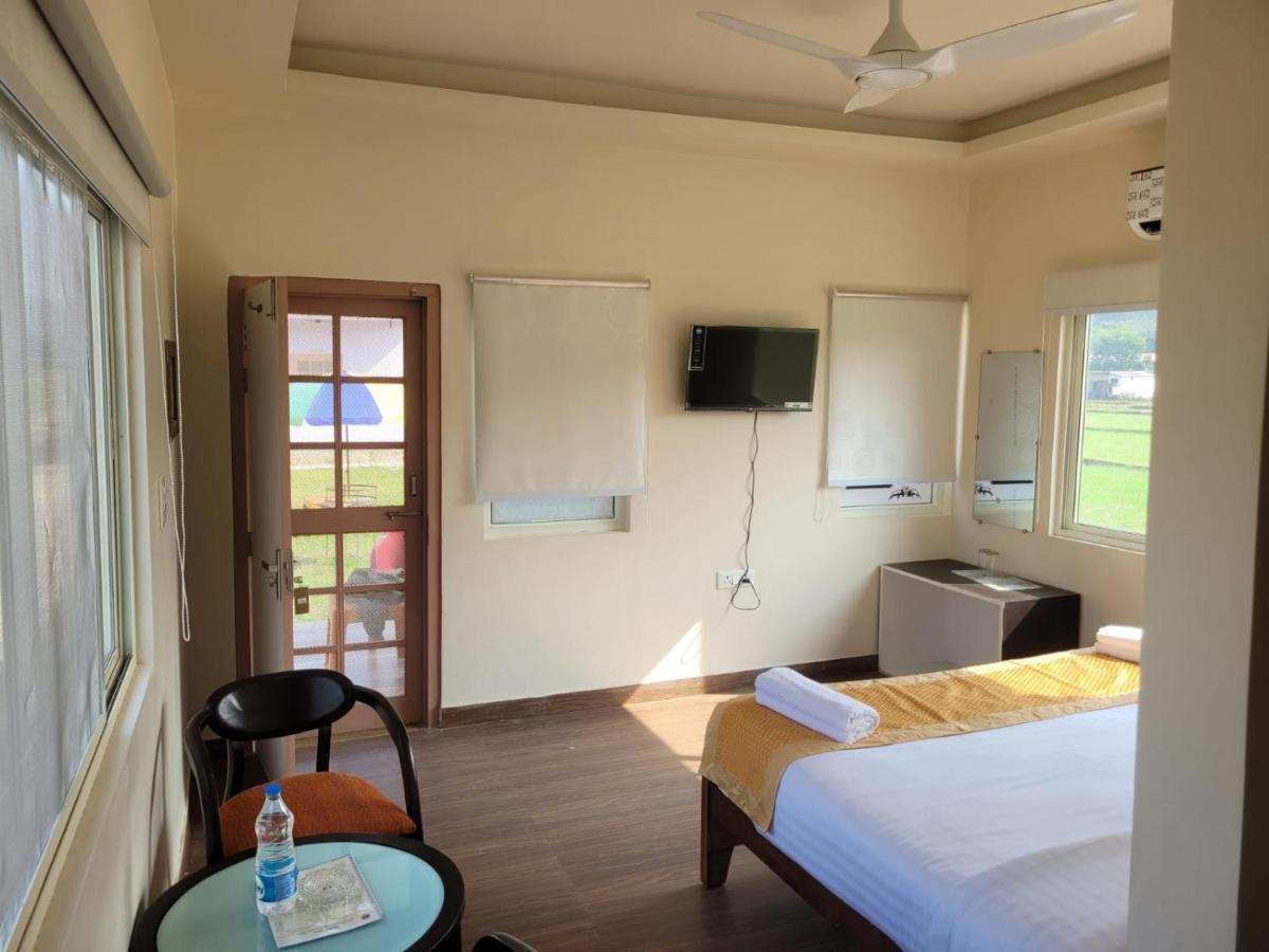 Corbett Veda Inn Рамнагар Екстериор снимка