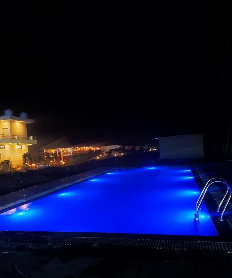 Corbett Veda Inn Рамнагар Екстериор снимка